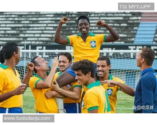 偶像背后那些鲜为人知的足球明星故事与奋斗历程