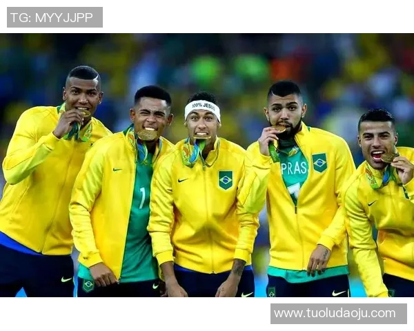 最强球星的传奇之路足球明星背后的故事与荣耀