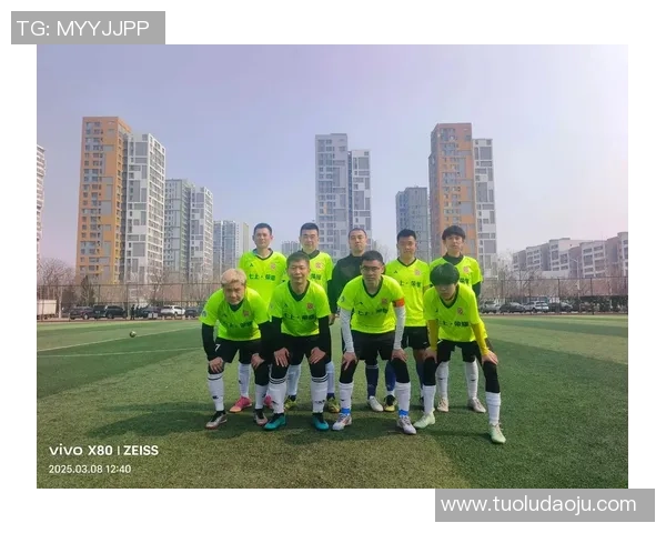 足球明星汇聚各大队伍展现激情与荣耀的赛场传奇